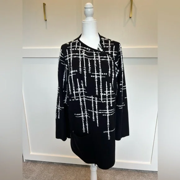 Womans blazer top. Black and white size 2xl. - Picture 3 of 4